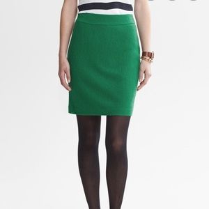 Banana Republic • green boucle pencil skirt zipper